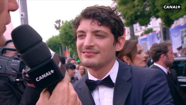 Niels Schneider parle de son travail avec Virginie Efira dans le film Sybil - Cannes 2019 смотреть онлайн