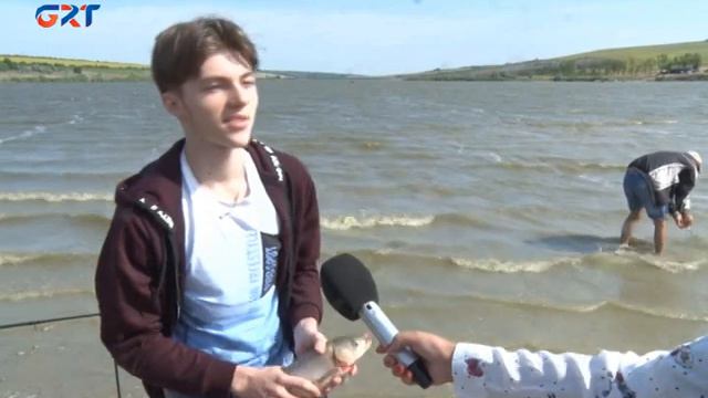 Рыбаки Комратского района традиционно в свой день состязались на самый большой улов смотреть онлайн