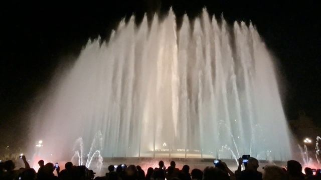 Поющие фонтаны Монжуик в Барселоне ?? смотреть онлайн