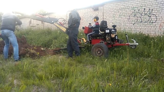 Прицепной мини - экскаватор, справится даже ребёнок!) смотреть онлайн