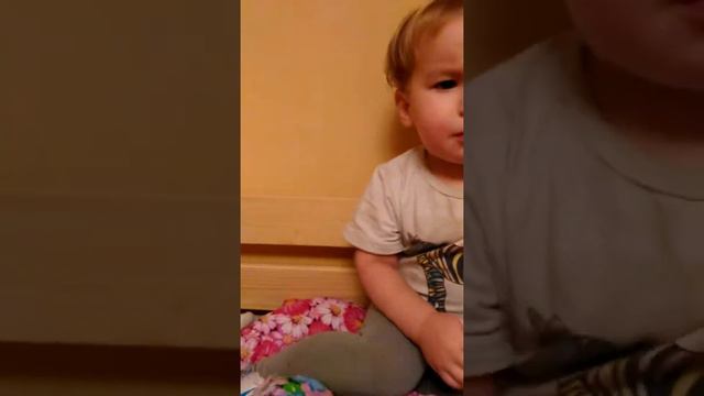 Фея получила в глаз от маленького хулигана.. смотреть онлайн