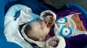 как мы гуляем в гипсе по пояс, baby stroller in plaster