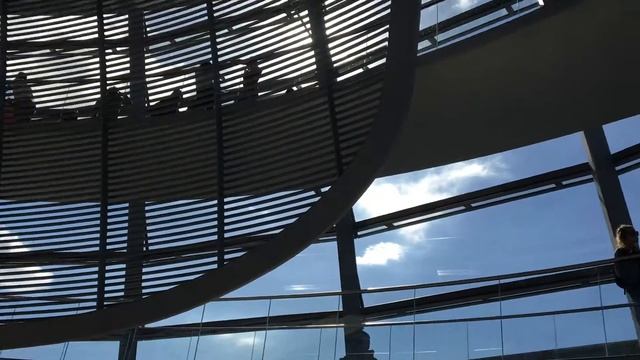 Norman Foster's Reichstag Glass Dome Pt.4 смотреть онлайн