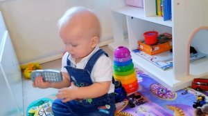 Эльвира играет с малышом. Живая кукла. Игры для самых маленьких Дом для кукол