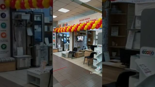 Гирлянда из воздушных шаров 10" на вход. Цвет шаров - жёлтый и красный. Рисунок - витая змейка смотреть онлайн