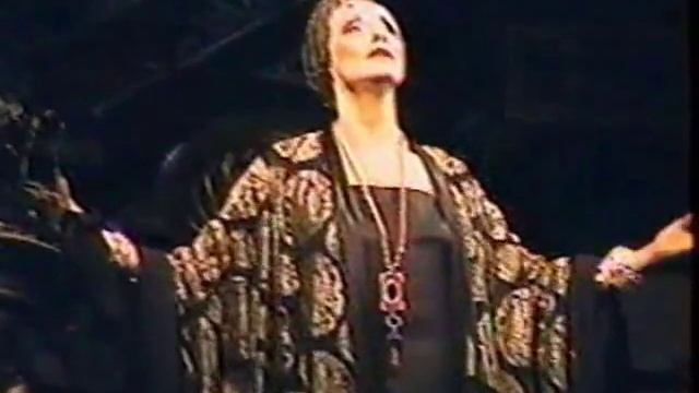 Sunset Blvd. -Buckley-Entrance смотреть онлайн