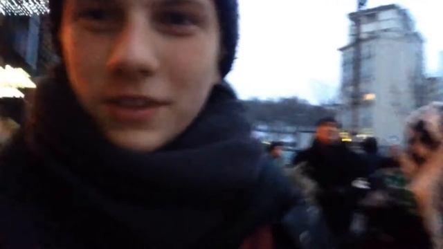 Рождество||Елка в Киеве||Поем колядки||Ухо чертика||Шоколадку сломали смотреть онлайн