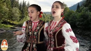 «Шёл казак на побывку домой», (девушки очень красиво поют песню). Популярная русская песня.