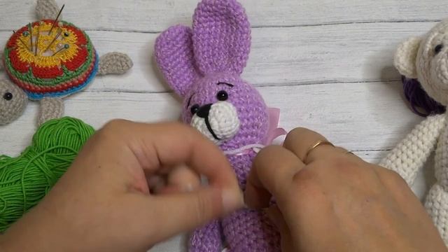 Как сделать вышивку на вязаной игрушке.