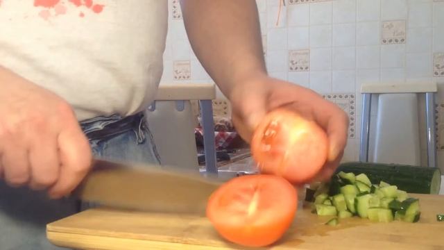 Нарезка огурца и помидора #salat#нарезка смотреть онлайн
