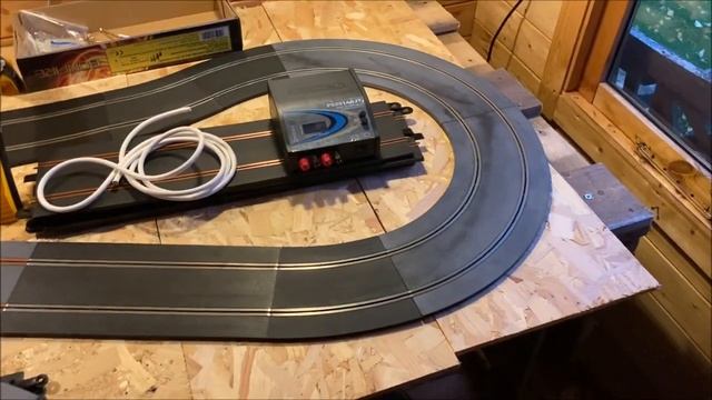 Building my 1:32 scale Scalextric Sport slot car track layout - E04 - The track is going in! смотреть онлайн