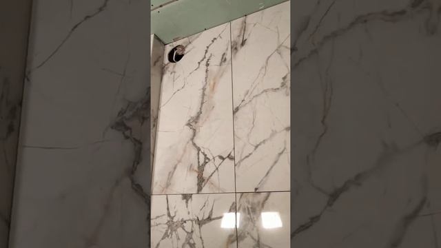 Керамогранит под мрамор и под дерево в одном санузле смотреть онлайн