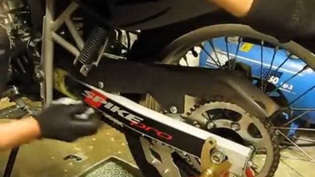 Drivpaket del 1- HasSse rengör och smörjer mopedkedja смотреть онлайн