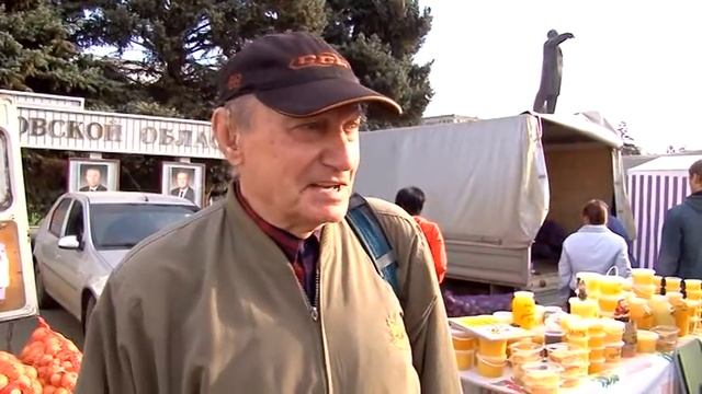 На Театральной площади заработала "Ярмарки выходного дня" смотреть онлайн