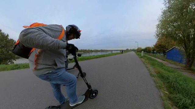 NeoLine vs Motus Scooty 2021 Luźna Jazda po mieście смотреть онлайн