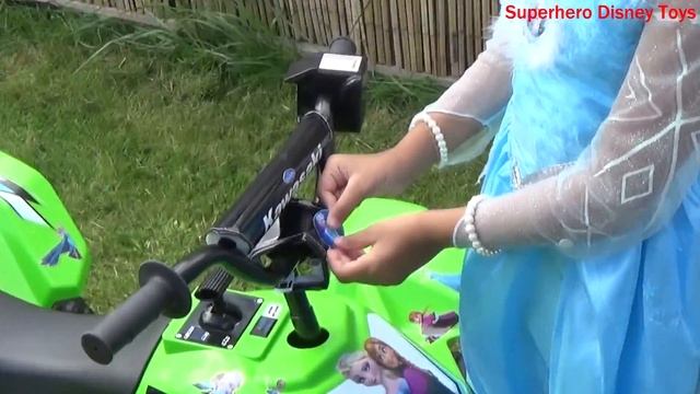 Little Girl Decorating HUGE Kawasaki Quad Bike Ride On Toy | Frozen Elsa Power Wheels Playtime Fun смотреть онлайн