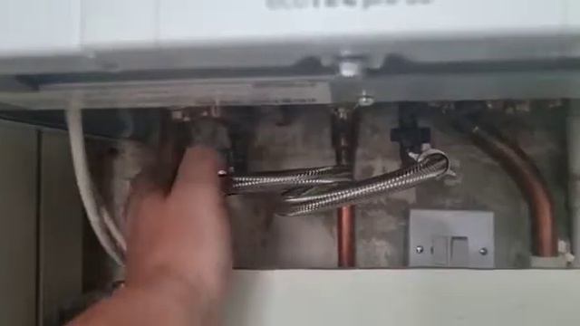 Vaillant Eco Tec Combi Boiler - Fault Code Fix - Pressurise Your Boiler смотреть онлайн