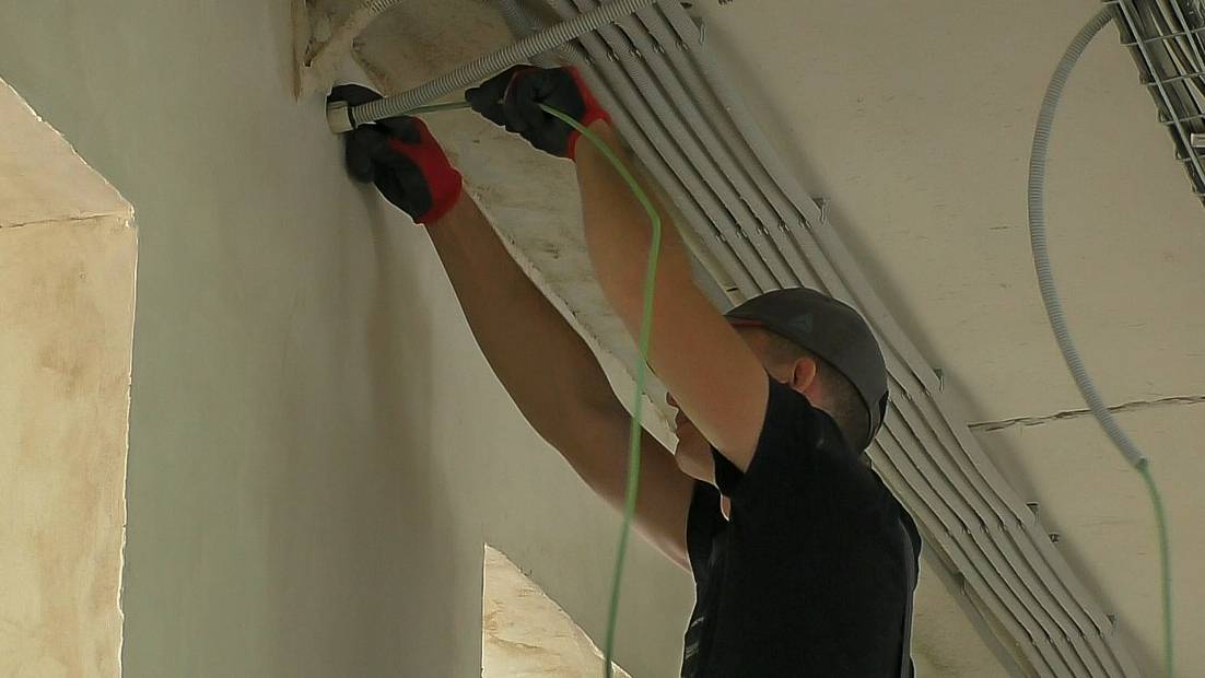 В Волжском продолжается ремонт двух школ смотреть онлайн