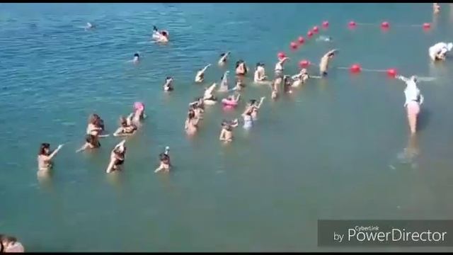 Муниципальный пляж Джубга.Аква аэробика под музыку 12.08.2019 смотреть онлайн
