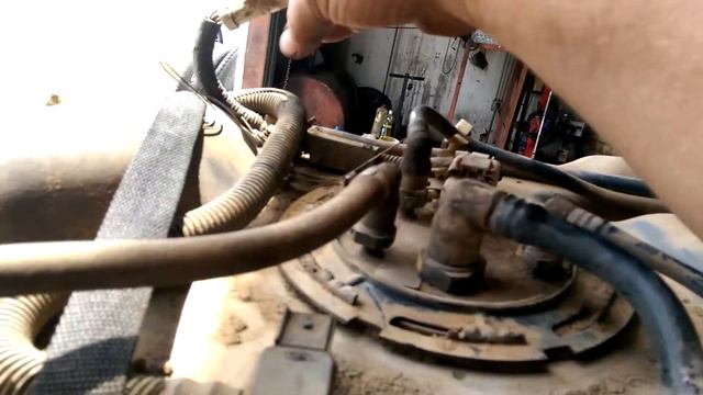 2007 Ford fuel line and Evap connections removal. смотреть онлайн