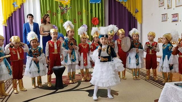 "Оркестр". Орындаған Мұрат Інжу. Ұлттық аспаптарда ойнаған "Еркетай" тобы смотреть онлайн