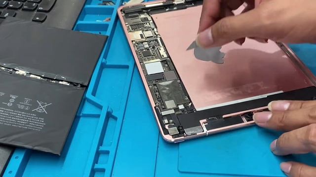 เปลี่ยนแบตเตอรี่ iPad Pro 9.7 A1674 A1673 แบตเตอรี่เสื่อม รอรับได้ By.ช่างหนึ่ง นนทบุรี ☎️089482455 смотреть онлайн