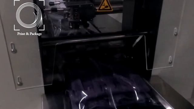 Упаковка одежды на горизонтальной упаковочной машине 700X смотреть онлайн