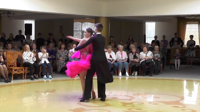 Танцуют все! В КДЦ "Уралкалий" отметили День танца смотреть онлайн