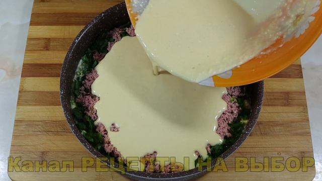Пышный ЗАЛИВНОЙ ПИРОГ из яиц, колбасы и зелёного лука. смотреть онлайн