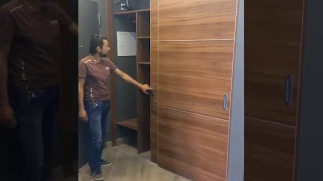 Шкаф купе с приятным дизайном и врезными ручками смотреть онлайн