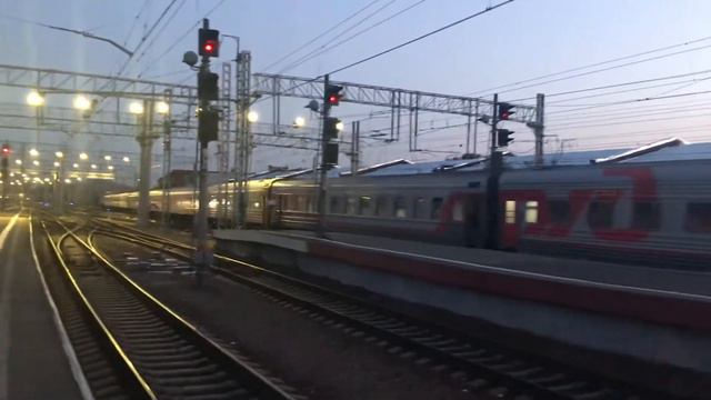 ЭП2К 077 с поездом Санкт-Петербург-Белгород (скорым).отправляется. + прибытие ЭВС1 003 "Сапсан" №77 смотреть онлайн