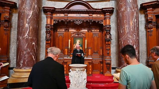 Liturgische Vesper am Petrusaltar смотреть онлайн