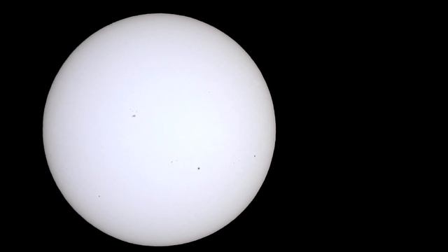 Дыры на Солнце! Солнечное безумие и почему на нём столько тёмных ТОЧЕК похожих на огромные раны?! смотреть онлайн