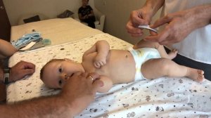 Пупочная грыжа у детей. Что делала бабушка? Заговор, клеим монету, греем зону пупа. Простые решения