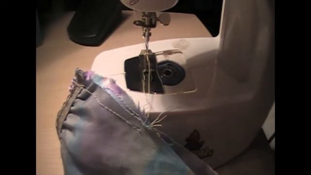 Обзор детской игрушечной швейной машинки Fashion Hasbro ToysRus Children sewing machine Mediterrino смотреть онлайн