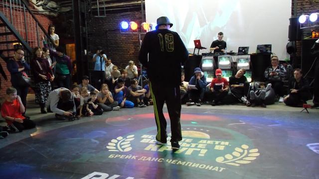отбор profi - bgirl Red queen vs bboy Slavon - ВДВ круг | Russia Battle Pro 2018 смотреть онлайн