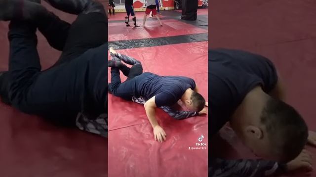 Растяжка в практике и в теории, смотрим , подписываемся не забываем ставить лайки) смотреть онлайн