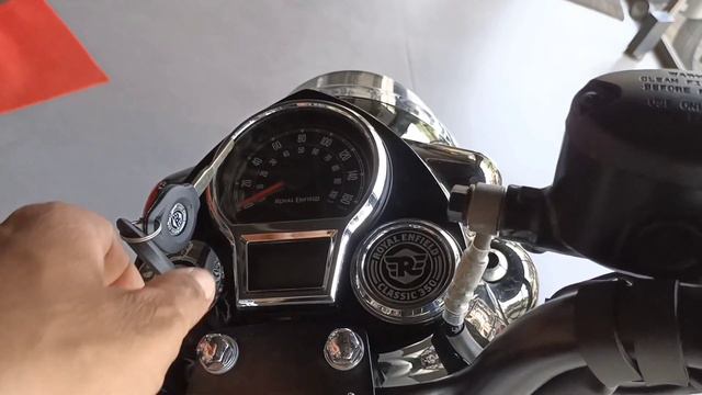 2022 Royal Enfield Classic 350 | Dark Gunmetal Grey смотреть онлайн