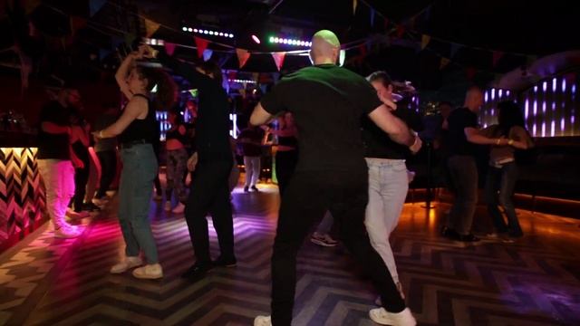 Ylenio & Nadina Toso Bachata Social Dance I 2023.10.30. Bachata Flow by London Loves Bachata смотреть онлайн