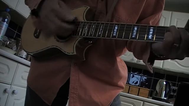 Lindo Voyager Travel Guitar Demo смотреть онлайн