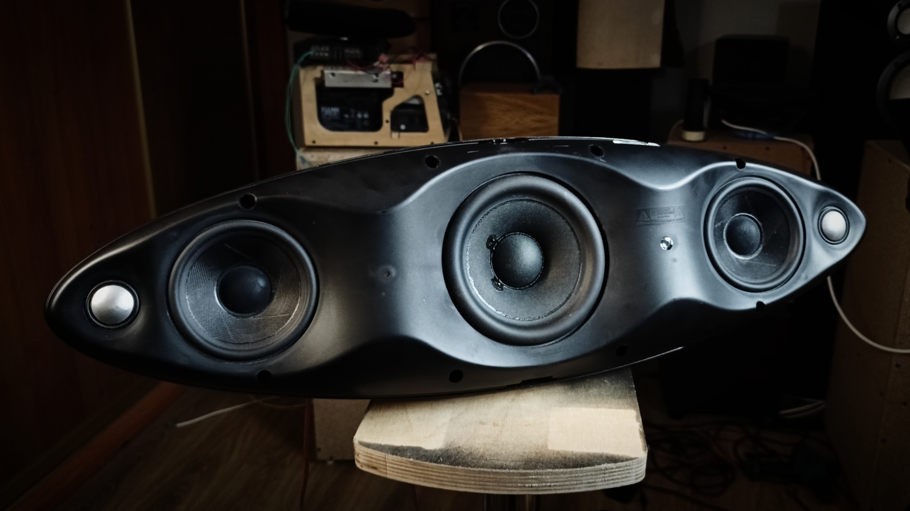 Что внутри B&W Zeppelin? смотреть онлайн