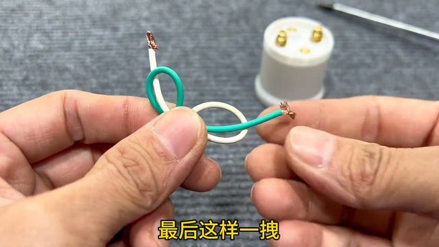 错误的接线方法，虚接打火非常危险，日本电工先进接法值得借鉴 смотреть онлайн
