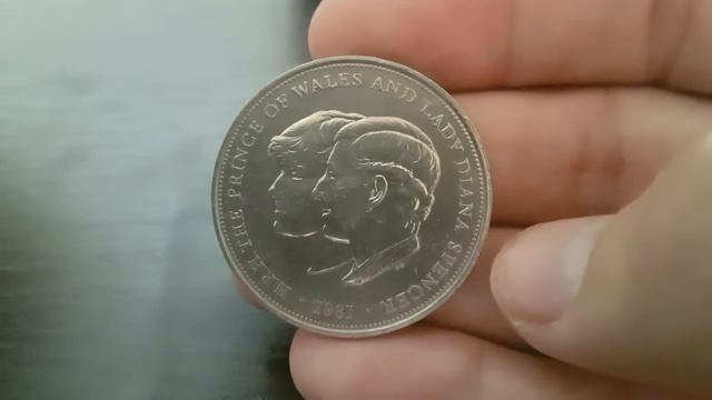 Монета Крона Великобритания Свадьба Принц Уэльский и Диана Спенсер смотреть онлайн