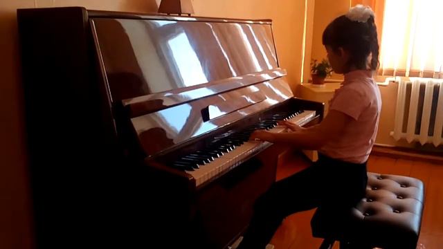 Руденко Яна, 7 лет И. БАХ "Менуэт" смотреть онлайн