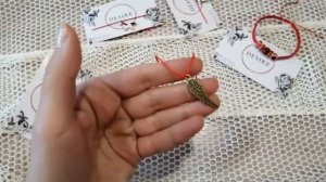 Как завязать красную нить на желание и оберег. Заговор на 7 узлов