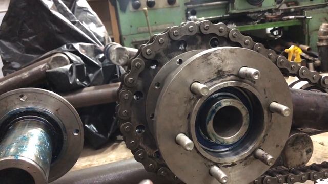 Делаем бортоповоротный вездеход на подвеске, рабочие моменты смотреть онлайн