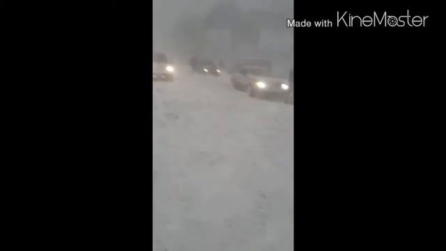 Машины + сильный снег смотреть онлайн
