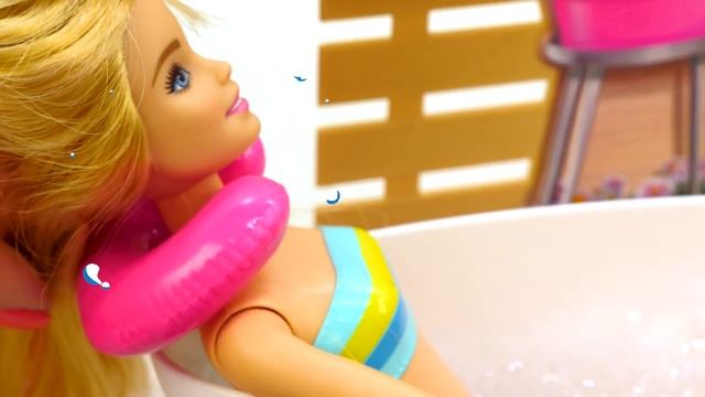 Почему Барби пришла домой грязная? Видео для девочек - куклы Барби и их истории смотреть онлайн