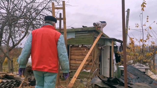 Как быть без Летнего садового домика.разбираем чтобы в будущем построить на этом месте беседку. смотреть онлайн