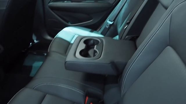 2017 Opel Insignia vs. 2017 Toyota Avensis смотреть онлайн